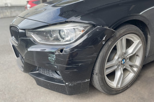 BMW 3シリーズのキズ・ヘコミ画像